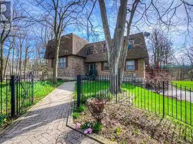 7 Squire Court, Waterloo, ON, N2J 4G8 house for sale Listin.