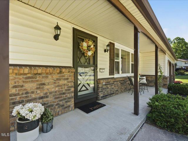 7 Turnberry Lane