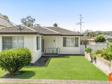 7 Tallawalla Road, Valentine NSW 2280