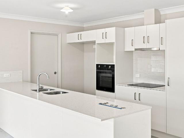 7 The Yachtsmans Drive, BURRUM RIVER, QLD 4659
