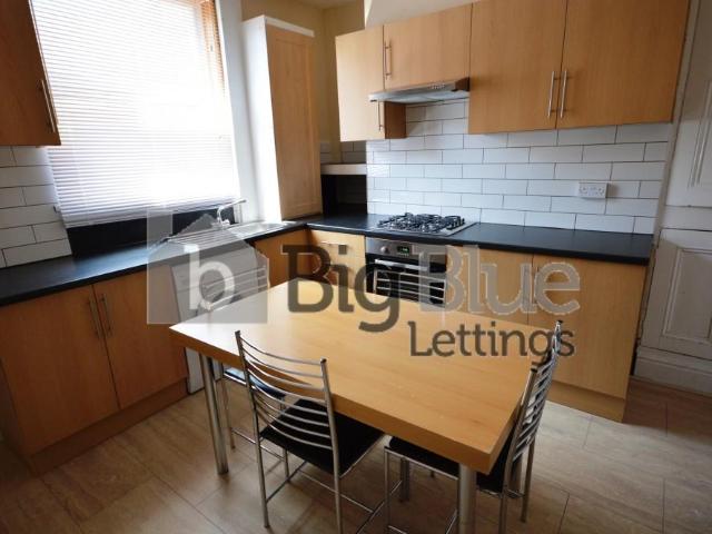 7 Thornville Street, Hyde Park, Leeds. 4 bed terraced house to rent £1,681 pcm £388 pw