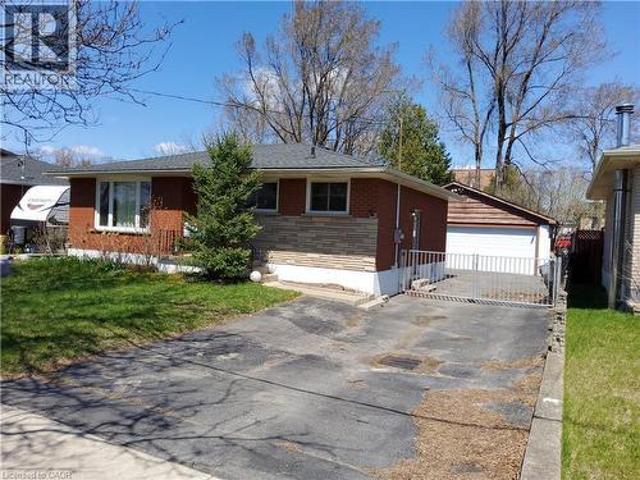 7 Usher Street, Brantford, ON, N3R 1B8 house for sale | Listing ID 40809 | Royal LePage
