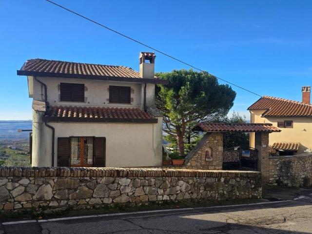 Via Sasso Grosso 2 7 vani 132mq