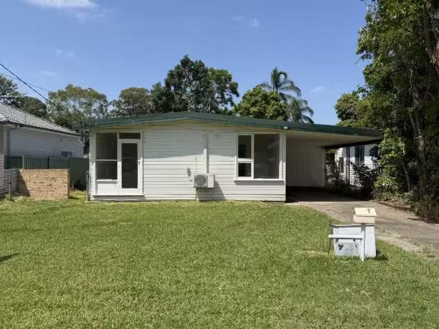7 Vincent St, Mount Druitt House for rent Listed by Fanar Yac.