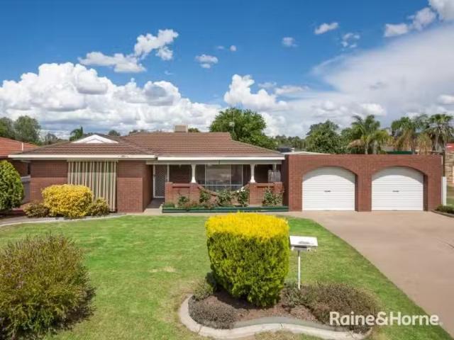 7 Warrambool Crescent, GLENFIELD PARK House for rent Listed b.