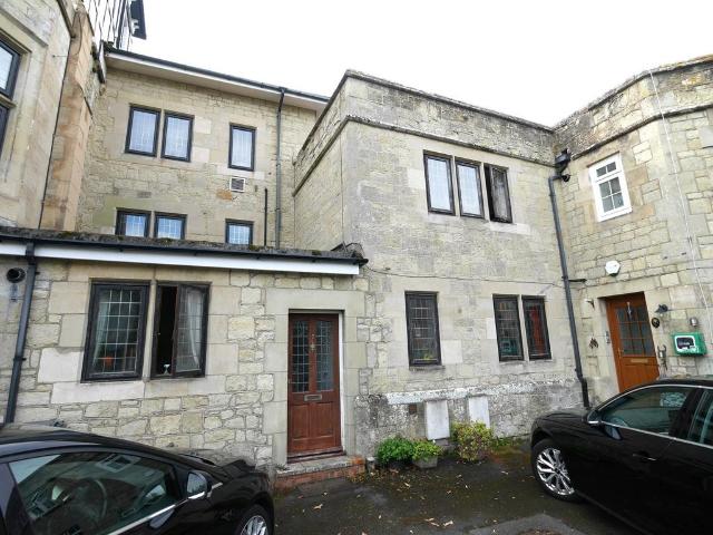 7 Westhill Manor, Westhill Road. 2 bed maisonette to rent £775 pcm £179 pw