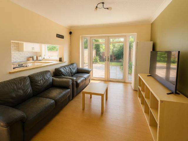 7 Weston Avenue, The Arboretum. 4 bed semi detached house to rent £2,427 pcm £560 pw