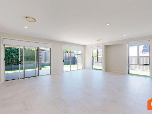 7 Windross Drive, Warners Bay NSW 2282