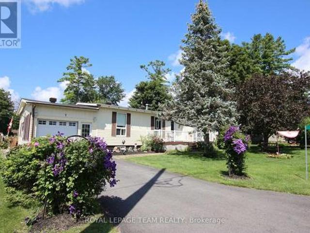 7 Woodside Lane, Mcnab/Braeside, ON, K0A 3L0 house for sale | Listing ID X13679 | Royal LePage