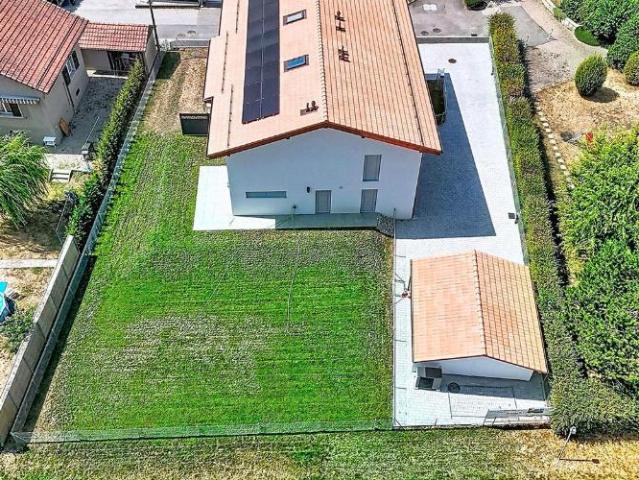 7 Zimmer Doppelhaushälfte mit Garten