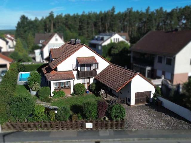 7 ZIMMER HAUS MIT POOL UND VIELEN MÖGLICHKEITEN