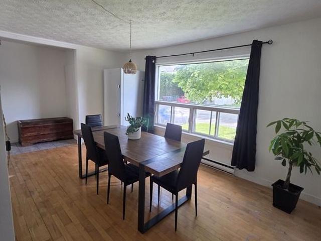 7 1/2 GRAND À LOUER, ANIMAUX ACCEPTÉS