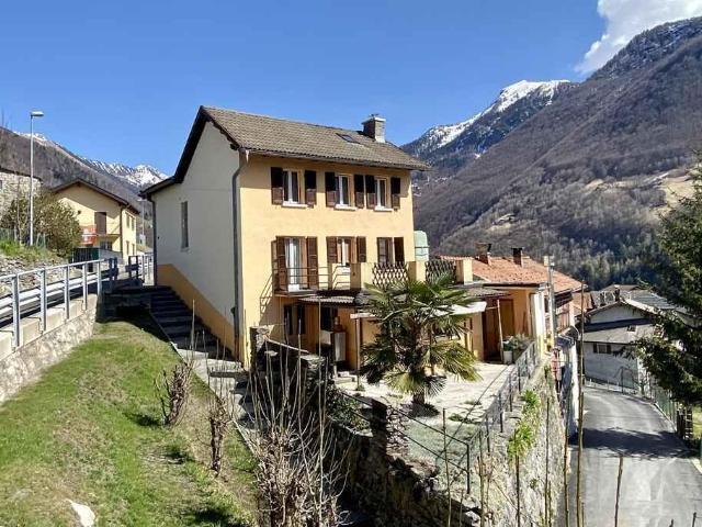 7 1/2 Zimmer Einfamilienhaus mit Garten und Aussichtsterrassen / 7 1/2 Zimmer Einfamilienhaus mit Garten und Aussichtsterrassen