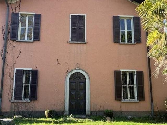 7 1/2 Zimmer Landhaus an herrlicher Aussichtslage und 3 Zimmer Rustico zum Umbauen / 7 1/2 Zimmer Haus mit 3 Zimmer Rustico zum Umbauen