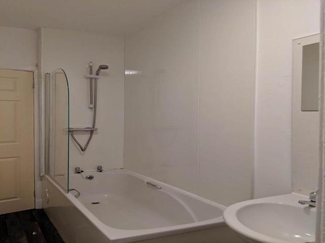 7 2/R Roseangle, 3 bed flat to rent £1,425 pcm £329 pw