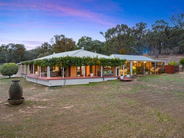 7.482HA 18.49 Acres A Picturesque Country Retreat Tailored for Comfort, Leisure, and Entertaining