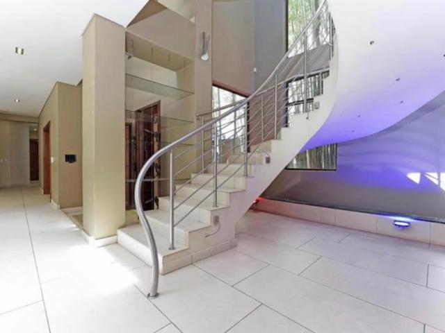 7.5 Bedroom House To Let in Atholl