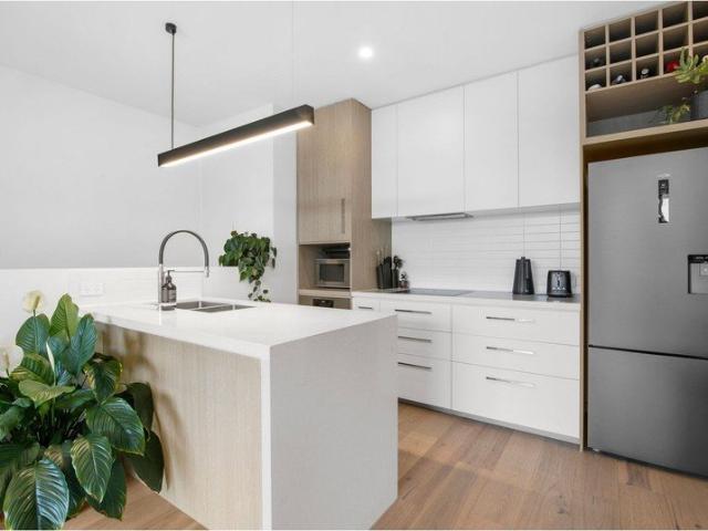 7.5 star Executive Home, 1km to Central Torquay