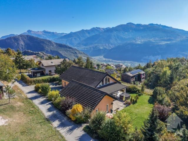 Wunderschönes Anwesen mit einer 7,5 Zimmer Villa mit 319 m² Wohnfläche