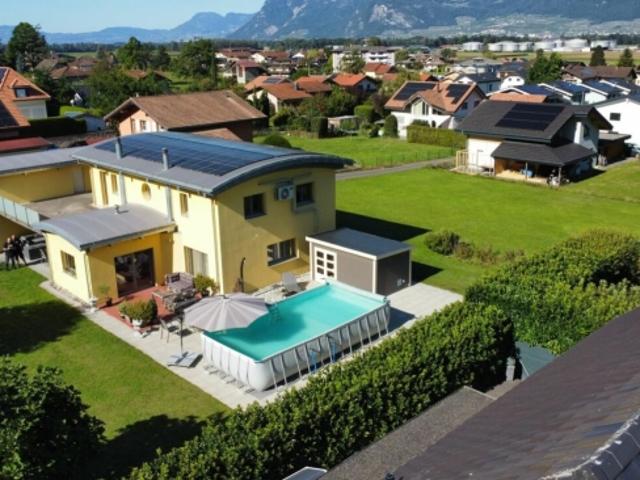 Einstehendes Haus mit bewohnbarem Anbau in Collombey