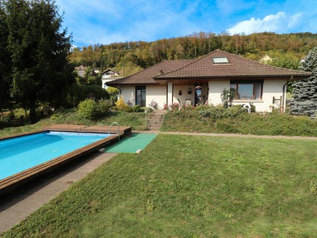 7.5 Zi EFH mit grossem Pool auf 1'104 m2 grossem Grundstück