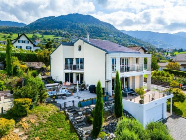 7,5 Zimmer große freistehende Villa mit außergewöhnlichem Blick auf den See und die Berge