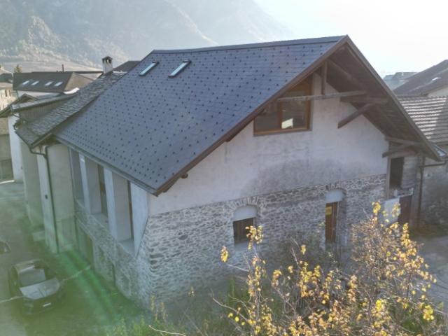 7,5 Zimmer großes Dorfhaus in Saint Pierre de Clages mit 237 m²