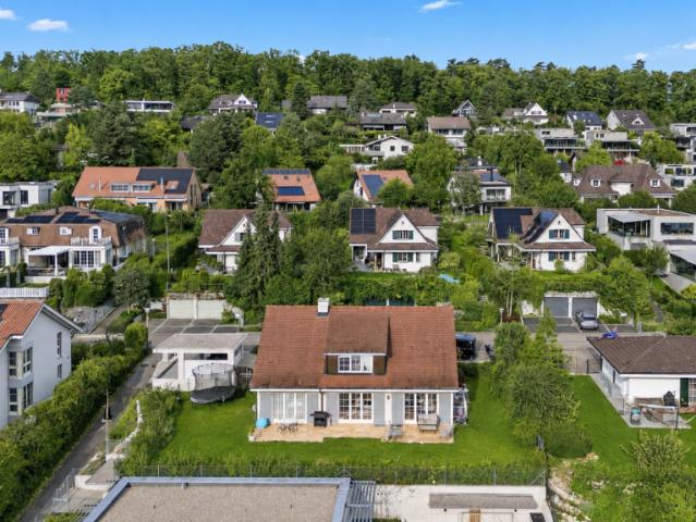 7.5 Zimmer Landhaus mit Weitblick und direkter nähe zur Schule
