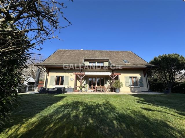 Freistehende Villa, 7,5 Zimmer – Platz am Treffpunkt