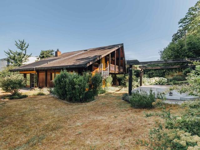 7.5 Zimmer Wohnerlebnis mit Galerie, Lift und Pool am Waldrand