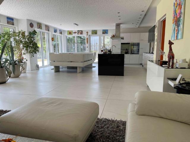 7.5 Zimmer, 274 m²
