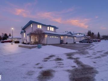 St Albert, Alberta - Garden, Parking