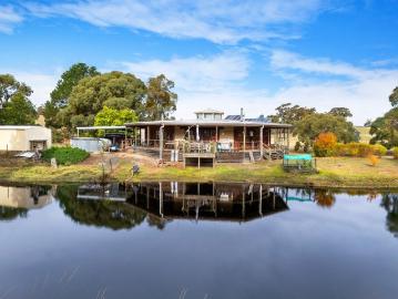 7.99HA 19.75 Acres Character Filled Unique Octagonal Home WIth Shedding