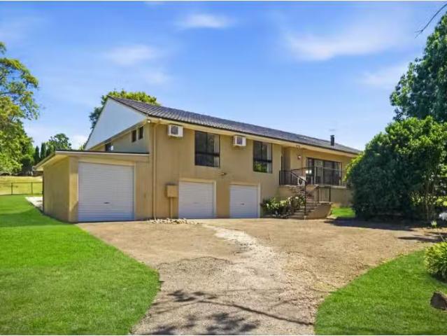 7 9 Carrs Road, GALSTON House for rent Listed by Bianca Matec.