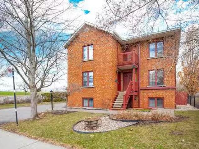 7 9 Rue Grant, Longueuil Le Vieux Longueuil, QC, J4H 3H4.