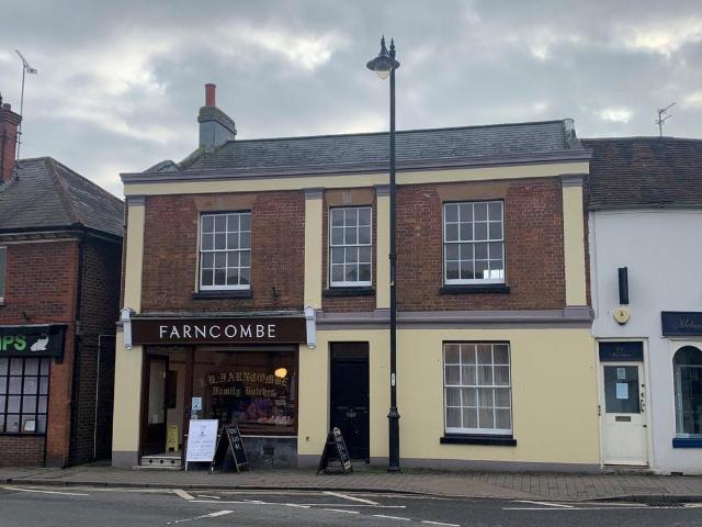 7 9 West Street, Storrington, RH20 2 bed flat to rent £1,200 pcm £277 pw