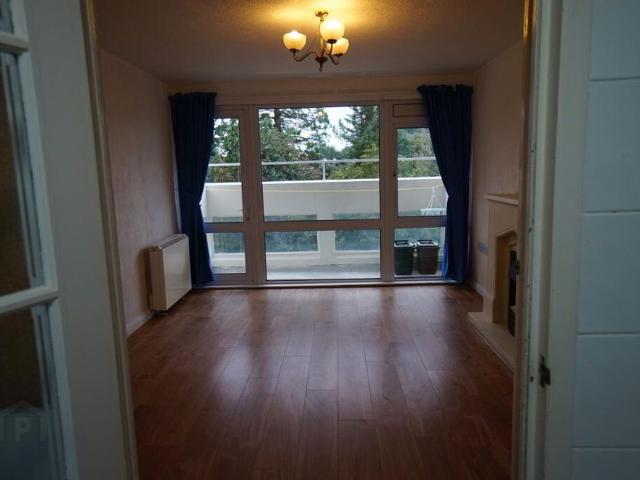7c Ferndale House, Dunmurry, Belfast, BT17 9DB