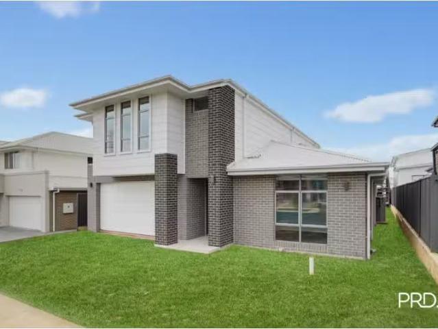 7A Albert St, Oran Park House for rent Listed by Semra Harb o.