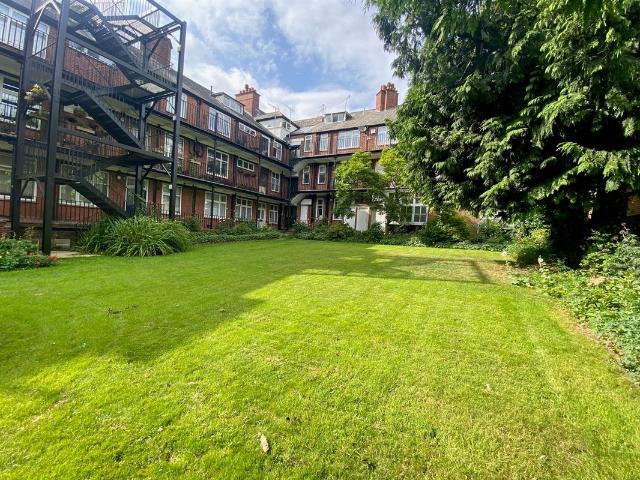 7A Clay Hill House, Wey Hill, Haslemere, Surrey GU27, 1 bed flat to rent, £1,200 pcm | PrimeLocation