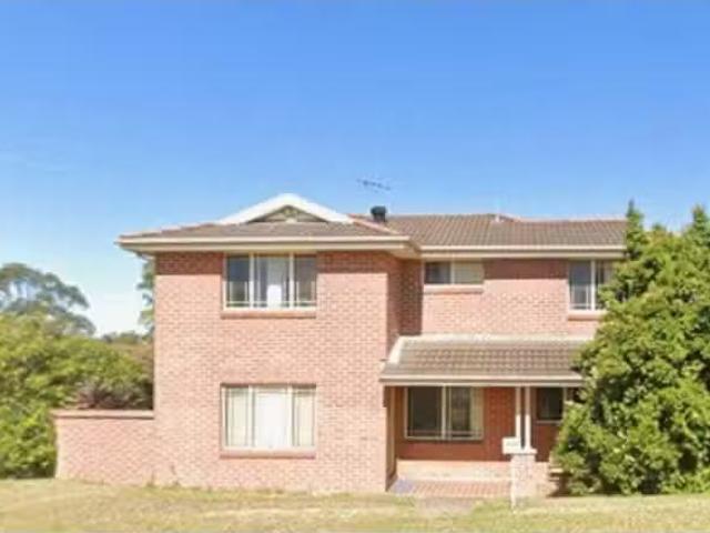 7A Clune Close, Casula Townhouse for rent Listed by Chris Zam.