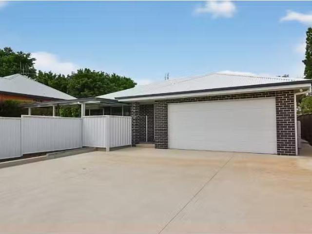 7a Roselawn Drive, ORANGE House for rent Listed by Belle Prop.