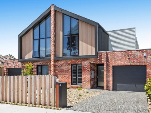 7B Darvall Ct, Cheltenham