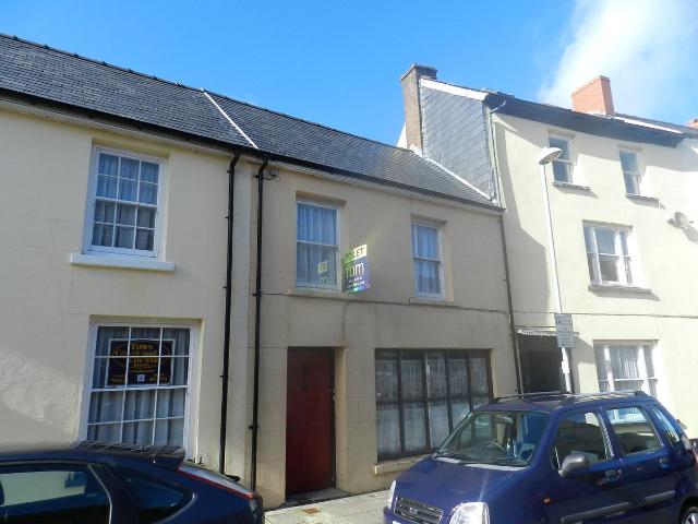 7B, Hill Street, Haverfordwest, Pembrokeshire SA61, 2 bed flat to rent, £750 pcm | PrimeLocation