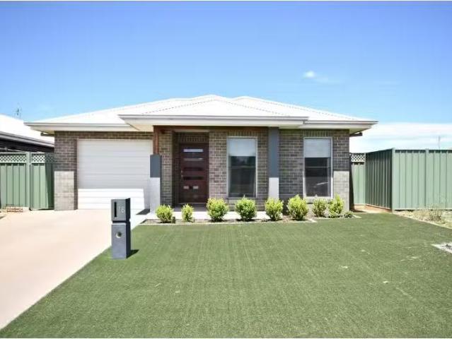 7B Magnolia Boulevard, DUBBO House for rent Listed by Tina Ha.