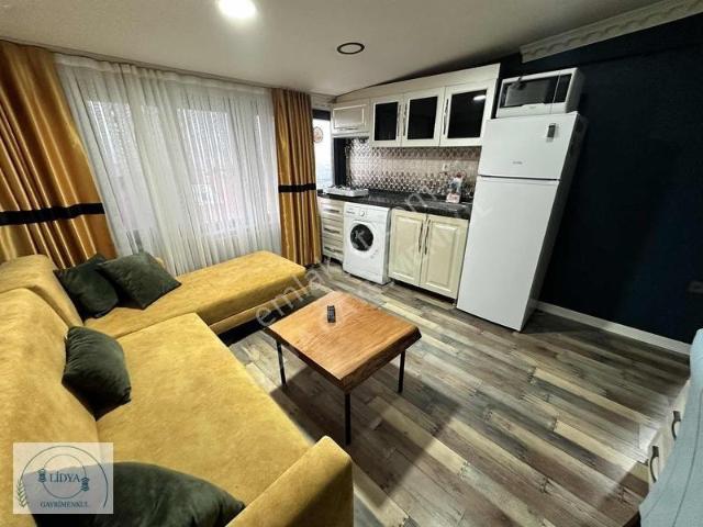 7tepe Ünv. Karşısında Cadde Üzeri Eşyalı Balkonlu 1+1