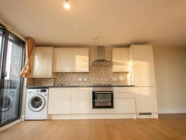 7th Floor Charter House, 450 High Road, Ilford IG1, 2 bed flat to rent, £1,800 pcm | PrimeLocation