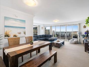 7th Floor Apartment with Views, Views, Views!