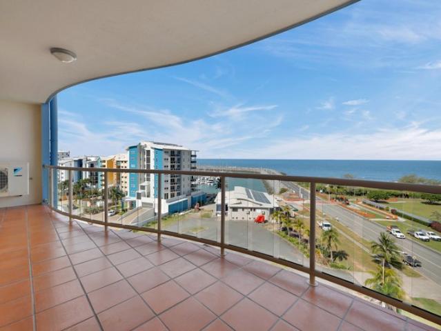 7th FLOOR MARINA APARTMENT WITH AMAZING VIEWS