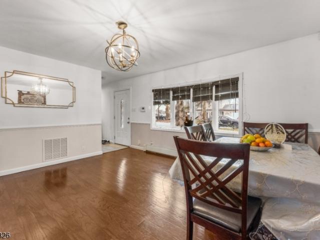83 Village Rd