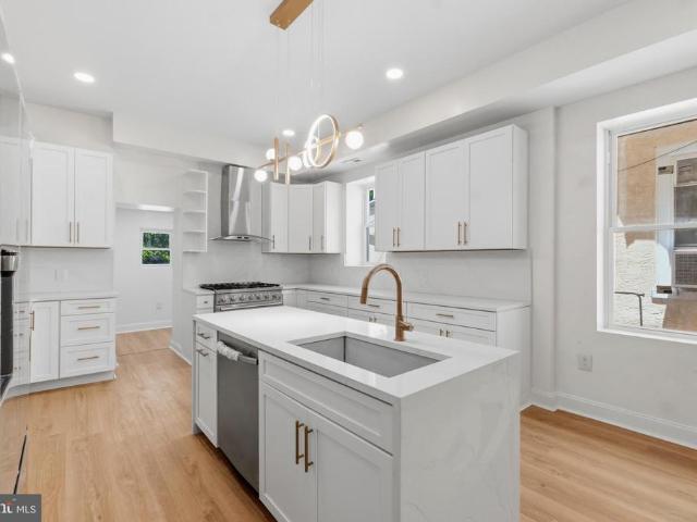 83 W Sharpnack Street